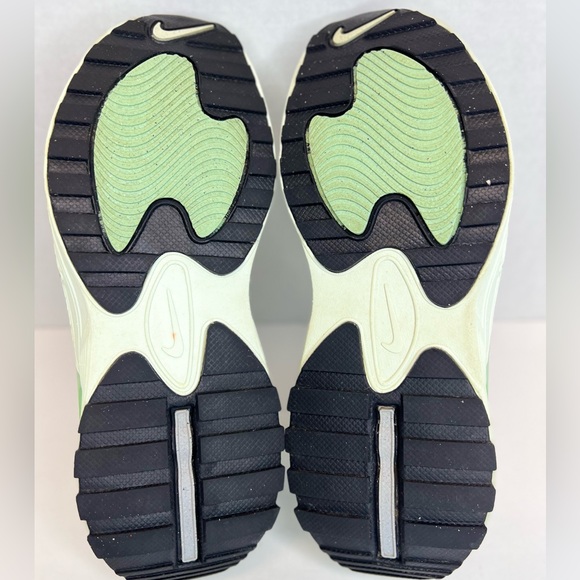 Nike Air Max Bliss Womens Sz 10M DH5128-103 White/Silver/Sage XLNT COND.! - Picture 16 of 16